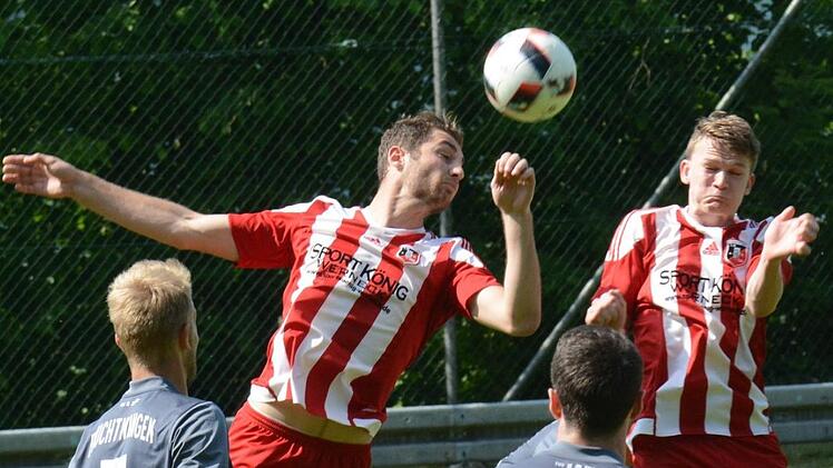 Von den Fuchsstädtern mit Marcel Plehn (links, mit Pascal Schmitt, der erstmal nur auf der Bank sitzen wird) wird gegen den TSV Großbardorf eine konzentrierte gemeinsame Defensivarbeit gefordert.ssp