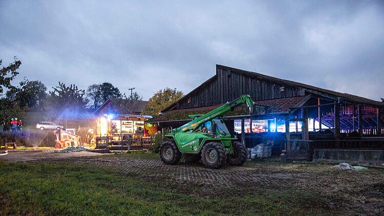 Auf einem Bauernhof in Unterfranken geriet am Montagabend ein Traktor in Brand. Foto: René Ruprecht