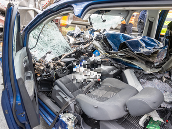 Auto kracht in Lastwagen: T&ouml;dlicher Unfall zum Jahresbeginn