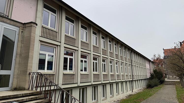 Das Herder-Gymnasium in Forchheim muss saniert werden.  Bjarne Bahrs