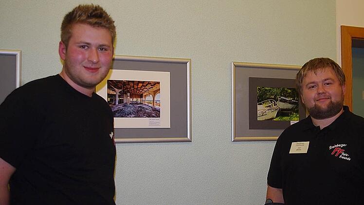 Christian Jakob (links) und Jan Böhm fotografieren "Lost Places". Foto: Heike Schülein