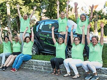 Rudolf Kießling mit Töchtern und Team  Foto: privat