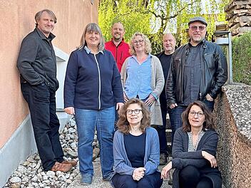 &bdquo;Effata&ldquo; im Jahr 2022 (von links): Wolfgang und Judith Bottler, Joachim und Susanne Kr&ouml;ner, Bernhard Maisch, Philipp Arnold; vorne sitzend; Eveline Schineller (geborene Bottler) und Alexandra Arnold