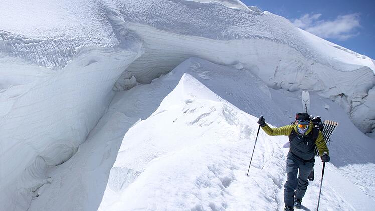 Benedikt B&ouml;hm bei der Besteigung des Mustagh Ata in China. Es war der erste Berg, den er mit seinem Freund Sebastian Haag bestieg.