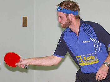 Simon Hufnagel steuerte bei den beiden Niederlagen seiner DJK Astheim in der 3. Bezirksliga Ost Herren am Wochenende zwei Einzel- und einen Doppelsieg bei. Foto: Krumpholz
