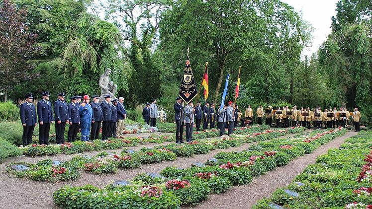 Gedenken auf dem Soldatenfriedhof. Foto: Ulrike Nauer