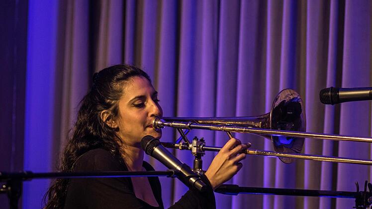 Bei ihrem Coburg-Debüt beeindruckte Noam Vazana das Publikum mit ihrer Vielseitigkeit und Ausdruckskraft. Foto: Jochen Berger