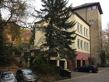 Ganz rechts ist der Bärentrum zu erkennen. Der Eigentümer der Pension würde gern einen weiteren Anbau links von dem Ensemble errichten. Nun schlägt die Grünen-Stadtratsfraktion vor, die Stadt solle die Liegenschaft kaufen. Foto: CT-Archiv