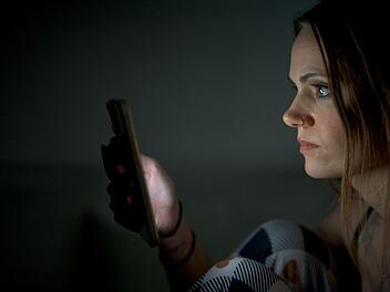 Madeleine (33) nutzt die KI, um ihre &Auml;ngste zu beruhigen.