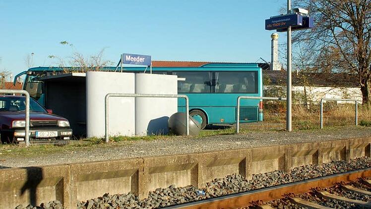 Wie der hässliche Meederer Bahnhof ein bisschen schöner werden könnte, überlegten sich Jugendliche und unterbreiteten ihre Vorschläge der Bahn. Foto: Gabi Arnold