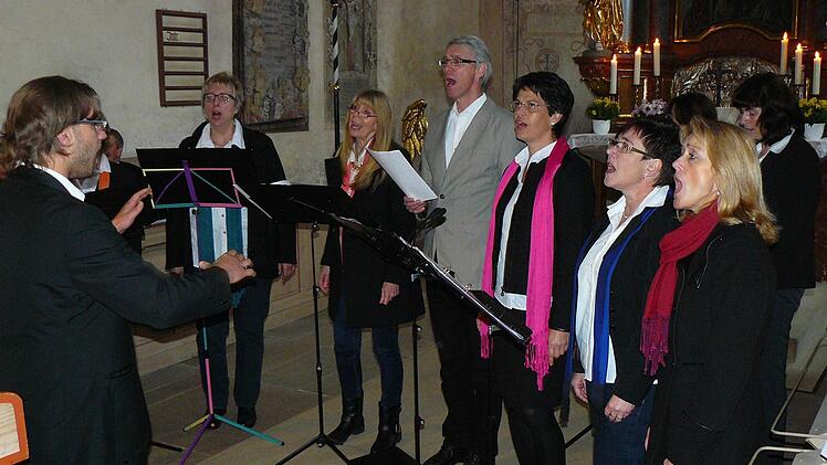 Der Kulmbacher Gospel-Chor "Sound of Faith" umrahmte den ökumenischen Gottesdienst. Foto: Klaus-Peter Wulf