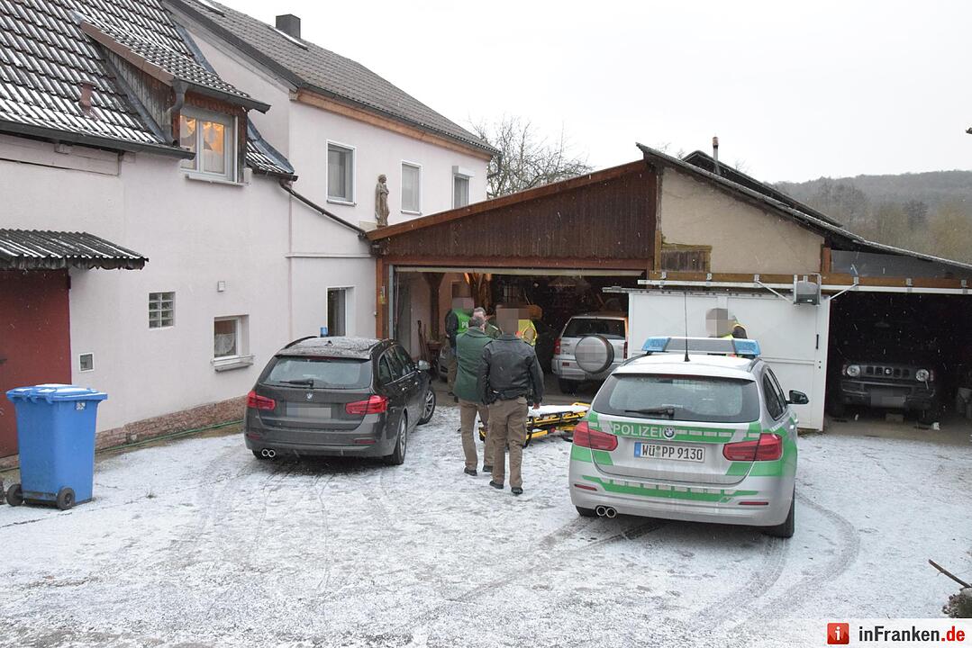 Mann findet angeschossene Familienangehörige in Wohnung bei Arnstein
