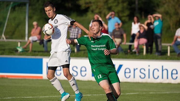Szene vom Landesliga-Spiel SV Friesen - SC 04 Schwabach Foto: Heinrich Wei&szlig;