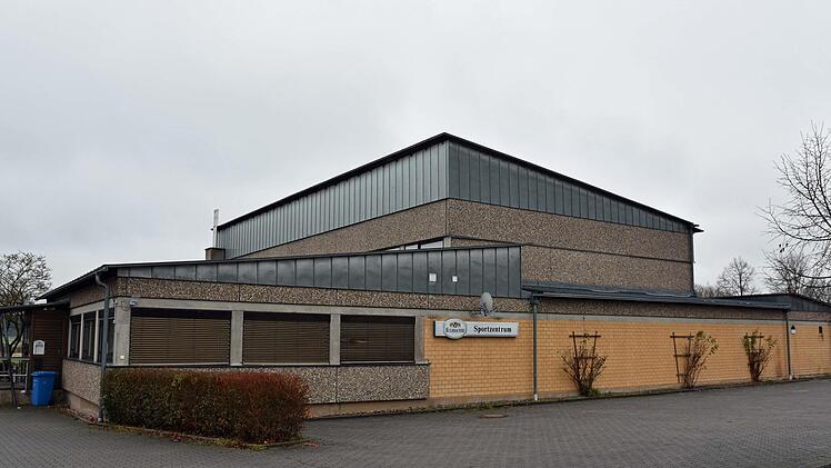 Die seit vielen Jahren als dringend empfundene Sanierung der Turnhalle in Wonfurt kann laut Bürgermeister Holger Baunacher dadurch gefördert werden, dass das Gebäude zu einem Gemeinschaftszentrum umfunktioniert wird.Ulrike Langer