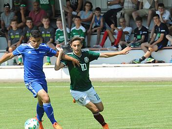 Überraschung im Vorjahr: Titelverteidiger beim Rimini-Cup ist die Bayernauswahl (in blau), die das 2018er Finale mit 2:0 gegen die U14-Nationalmannschaft Mexikos (in grün) gewann.ssp