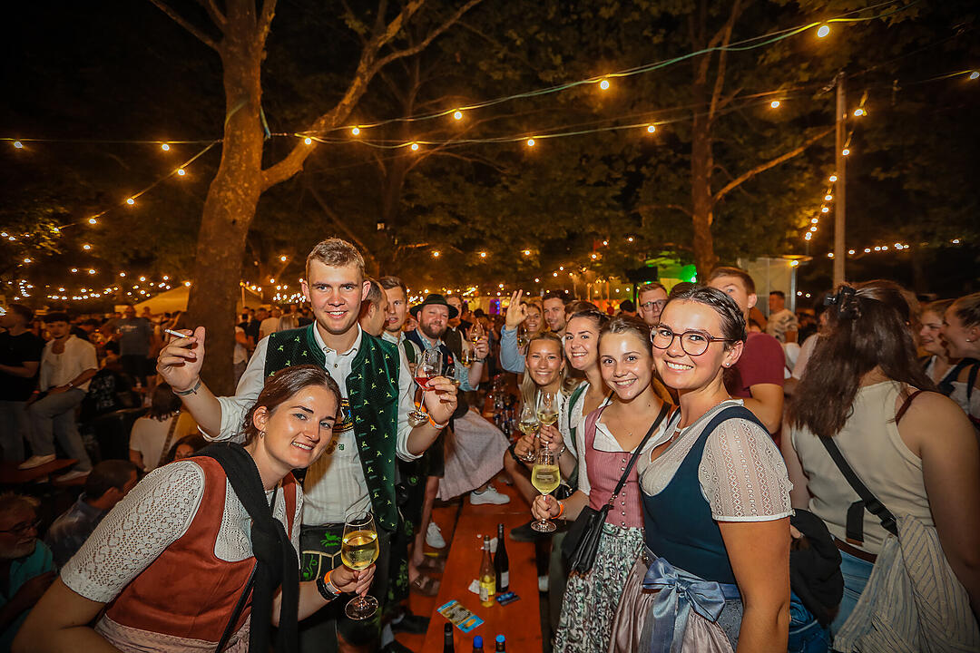Impressionen vom größten Weinfest in Franken!