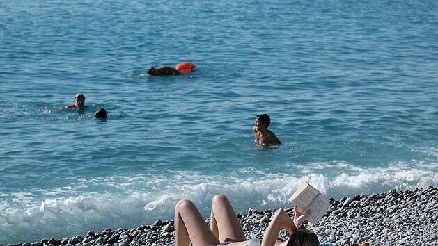 Badende an der Riviera