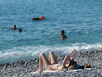 Badende an der Riviera