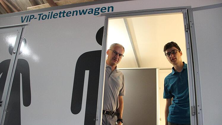 Mit seinem Vater Udo hat Tizian Gebert bereits drei solcher VIP-Toilettenwagen gebaut. Heike Beudert