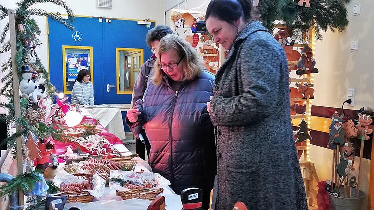 Eindrücke vom Weihnachtsmarkt der Lebenshilfe-Werkstatt in Nüdlingen. Foto: Sigismund von Dobschütz
