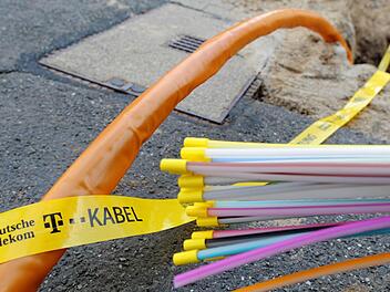 Glasfaserkabel sollen das schnelle Internet bringen.  Foto: Archiv