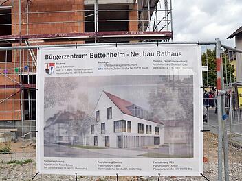 Ansicht des neuen Buttenheimer Rathauses. Am 3. Oktober soll es mit einem großen Fest offiziell in Betrieb gehen. Im Haushalt 2018 sind noch Kosten von 900 000 Euro veranschlagt. Dazu kommen für die Außenanlagen Ausgaben von rund 70 000 Euro.