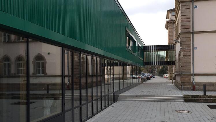 Architektur verbindet - hier Altbau und Neubau ...