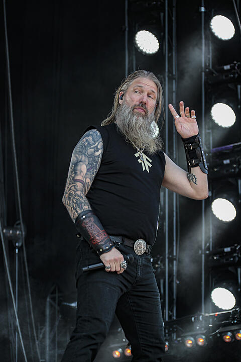 Amon Amarth bei Rock im Park 2019: Ganz viel Metal und Feuer bringt die Fans zum Durchdrehen