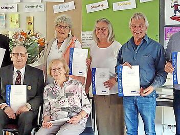 Siegfried Stengel, Werner Dechant, Helga Schneider (sitzend), Monika Narr, Gerlinde M&uuml;ller, Werner Lagies und Franz Klemens (von links)