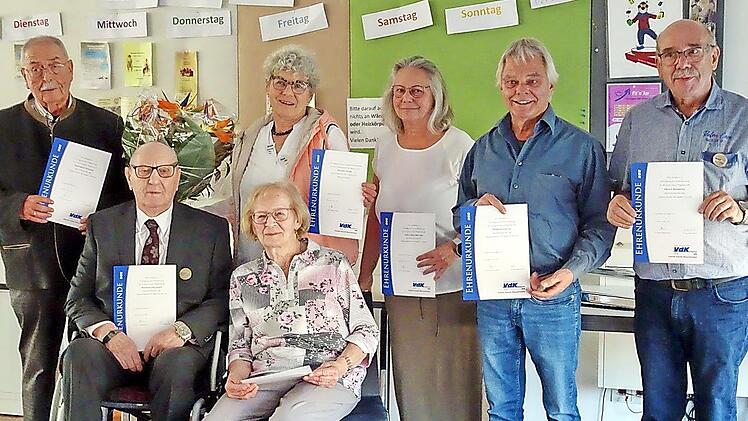 Siegfried Stengel, Werner Dechant, Helga Schneider (sitzend), Monika Narr, Gerlinde M&uuml;ller, Werner Lagies und Franz Klemens (von links)