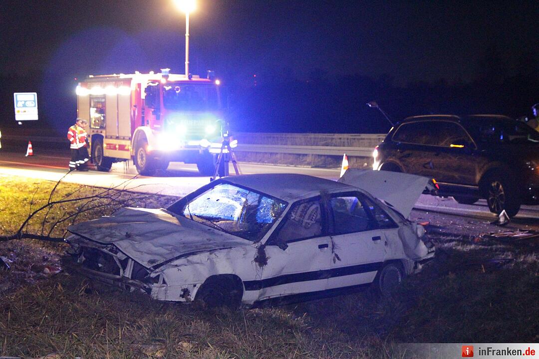 Auto ueberschlaegt sich auf der A3 mehrfach - Fahrer stirbt am Unfallort