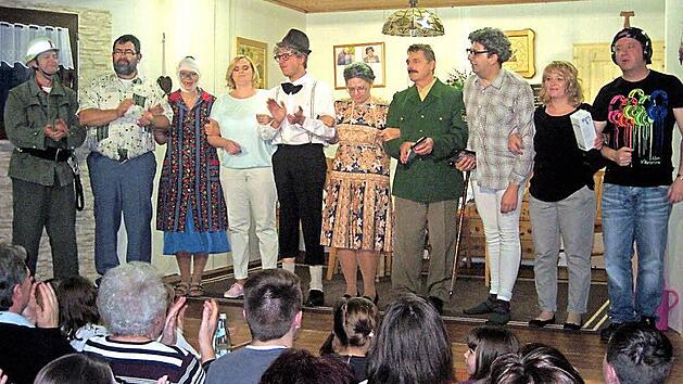Die "Rentnergang" sorgte f&uuml;r ein volles Haus und gute Laune. Foto: Paul Hader