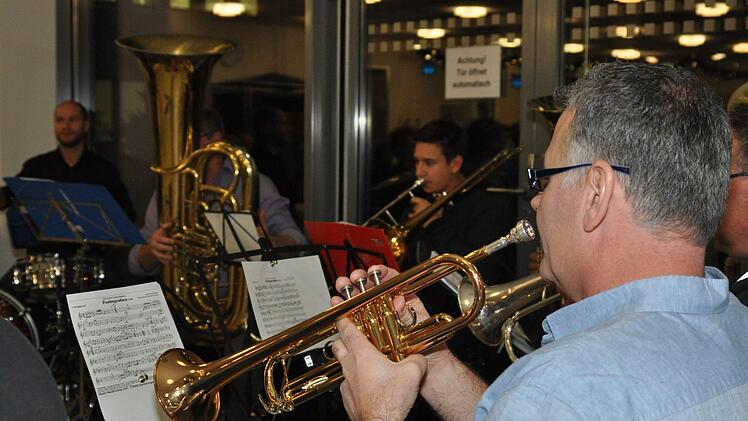 Zur Feier des Tages haben bei der "Schloti-Party" die Blaskapelle der Stadtwerke-Musikanten zünftig aufgespielt