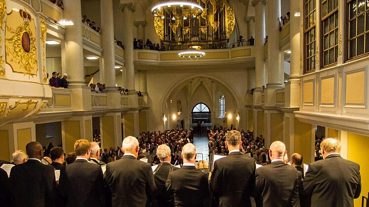 Eindrucksvolles Finale der Konzertsaison des Landestheaters. Die "Sea Symphony" von Ralph Vaughan Williams erklang in der Coburger Morizkirche, gestaltet von der Royal Choral Society und dem Chor und dem Philharmonischen Orchester des Landestheaters unter Leitung von Richard Cooke.Foto: Jochen Berger
