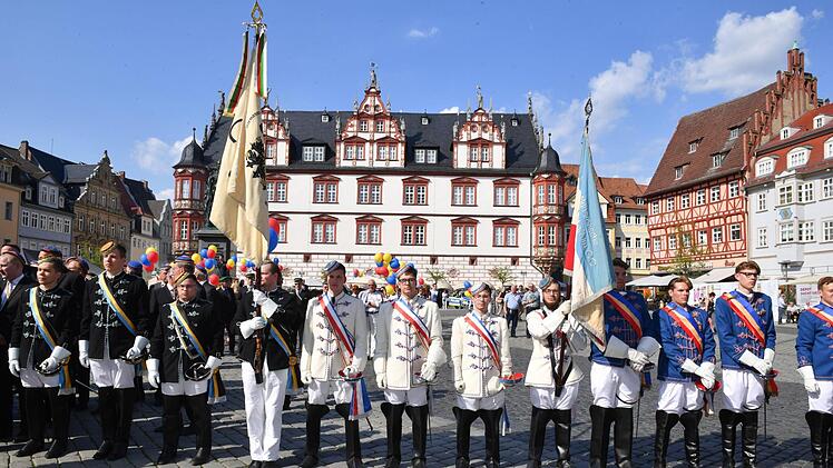 Impressionen vom Einzug am Freitagnachmittag.  Foto: Ronald Rinklef
