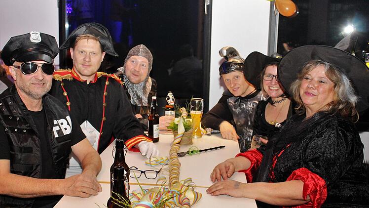 Gefährliche Gestalten hatten sich unters Narrenvolk gemischt.