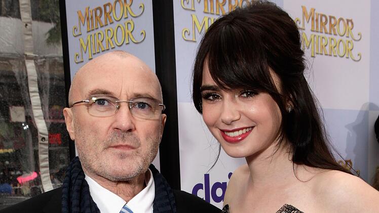 Stolzer Vater: Die Tochter von Phil Collins, Lily Collins, ist seit 15 Jahren eine gefragte Schauspielerin und die Hauptdarstellerin der erfolgreichen Netflix-Serie "Emily in Paris".