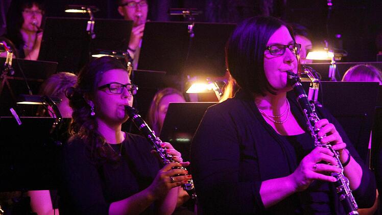 Für die Illumination zeichnete Kai Fischer verantwortlich, der ein ganzes Arsenal an Scheinwerfern einsetzte.