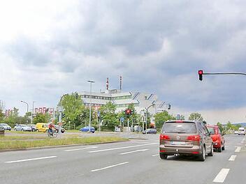 Noch ist der Weg frei: Ab Montag, 1. Juni, ist die Kreuzung Berliner Ring/Memmelsdorfer Straße nur noch auf einer Spur in Richtung Hallstadt befahrbar. Foto: Barbara Herbst