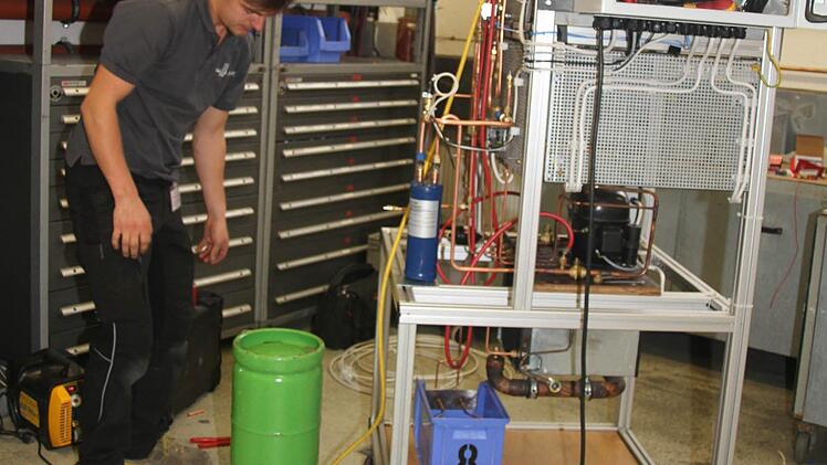 Dennis Höner ist mit seiner Arbeit schon am weitesten fortgeschritten. Seine Anlage funktioniert auch bislang problemlos.