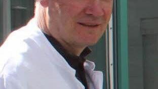 Dr. Friedrich von Rosen, Chefarzt der Neurologischen Klinik der Schön-Klinik Bad Staffelstein