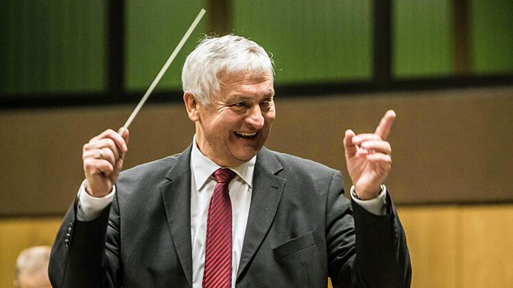 Reichlich Applaus verdiente sich der Musizierkreis Neustadt unter Leitung von Norbert Luche bei seinem Neujahrskonzert.Foto: Jochen Berger