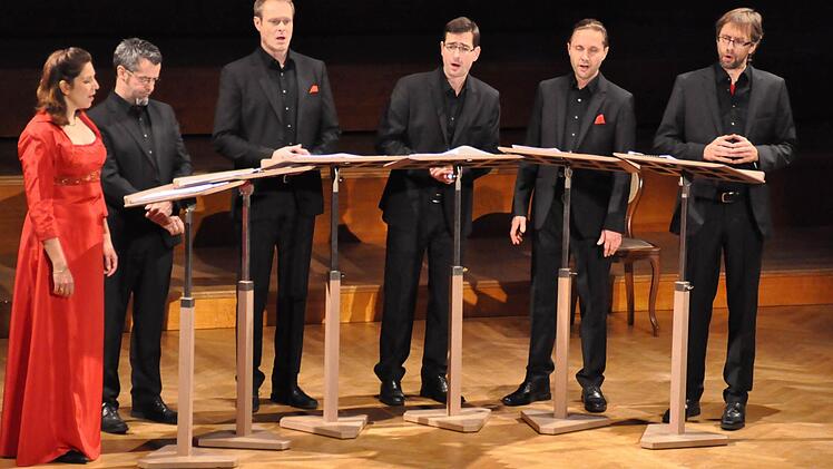 Das Vokalensemble Singer Pur, bestehend aus Claudia Reinhard (von links), Klaus Wenk, Markus Zapp, Manuel Warwitz, Reiner Schneider-Waterberg und Marcus Schmidl. Foto: Peter Klopf