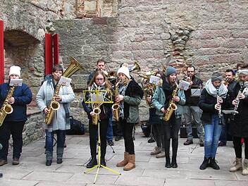 Der Musikverein Langendorf spielte das neue Jahr auf der Trimburg ein. Winfried Ehling