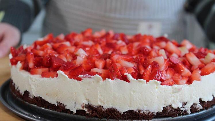 erdbeer-brownie-kuchen