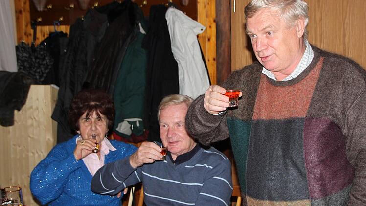 Darauf wird gleich angestoßen.