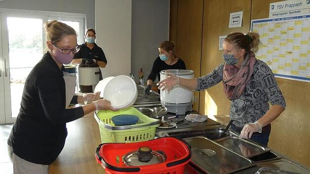 Perfekt organisiert und corona-konform umgesetzt war die Ausgabe des "Kirchweihessens to go" beim TSV Prappach. Christian Licha