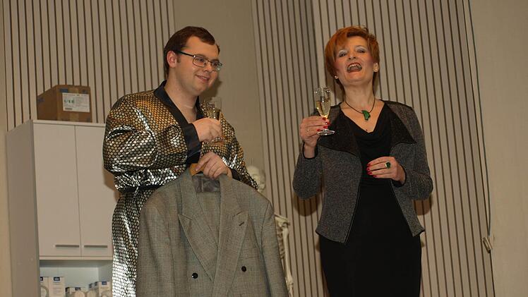Die Komödie "Gute Besdserung" mit der Theatergruppe des TSV Oerlenbach. Foto: Stefan Geiger