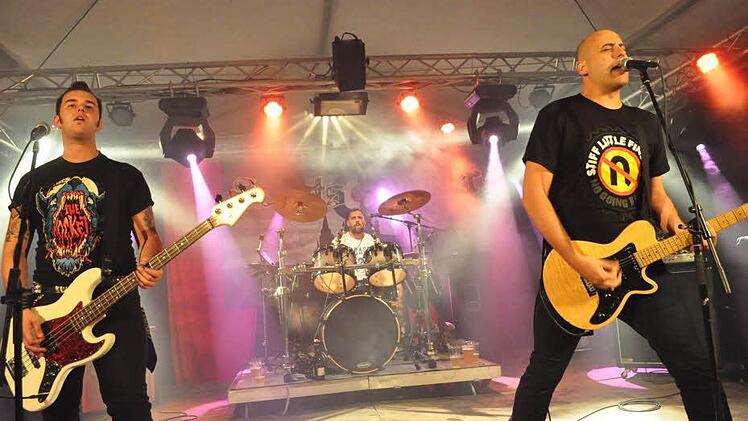 Schnörkellosen, kräftigen Punk zelebrierten "Saints & Sinners" aus Prag als Headliner. Foto: Simon Albrecht