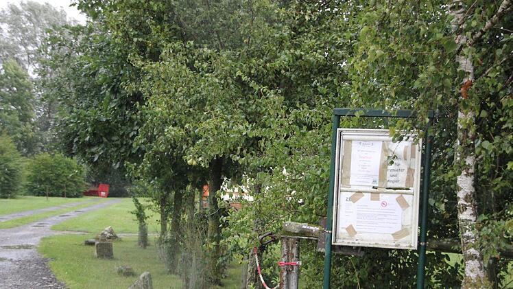 Eingangsbereich Campingplatz: Auch hier wurde auf das Blaualgen-Problem hingewiesen. Nun ist aber erst mal wieder alles in Butter am Kleidersee. Foto: Andreas Lösch
